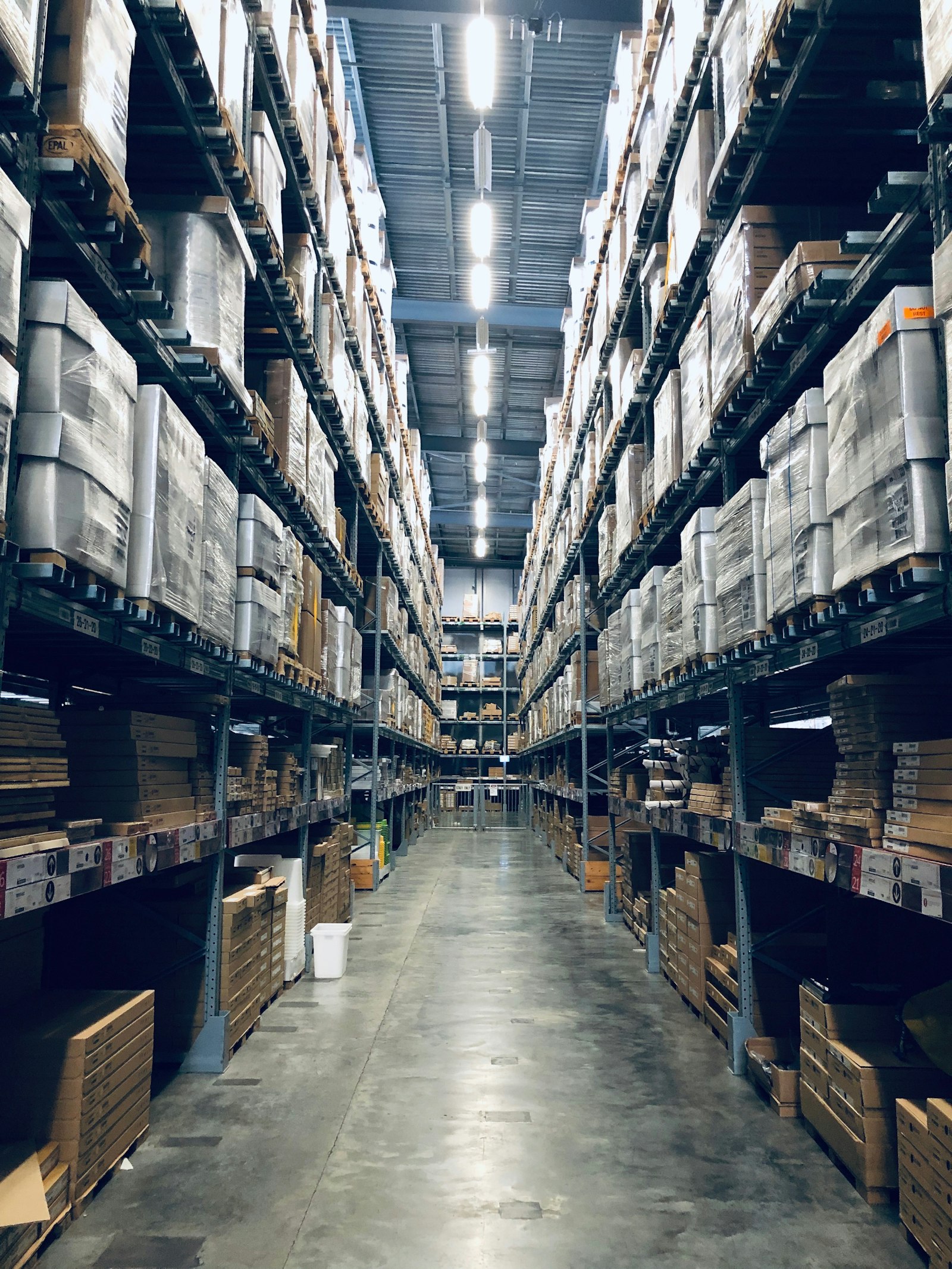 High-bay warehouse aisle