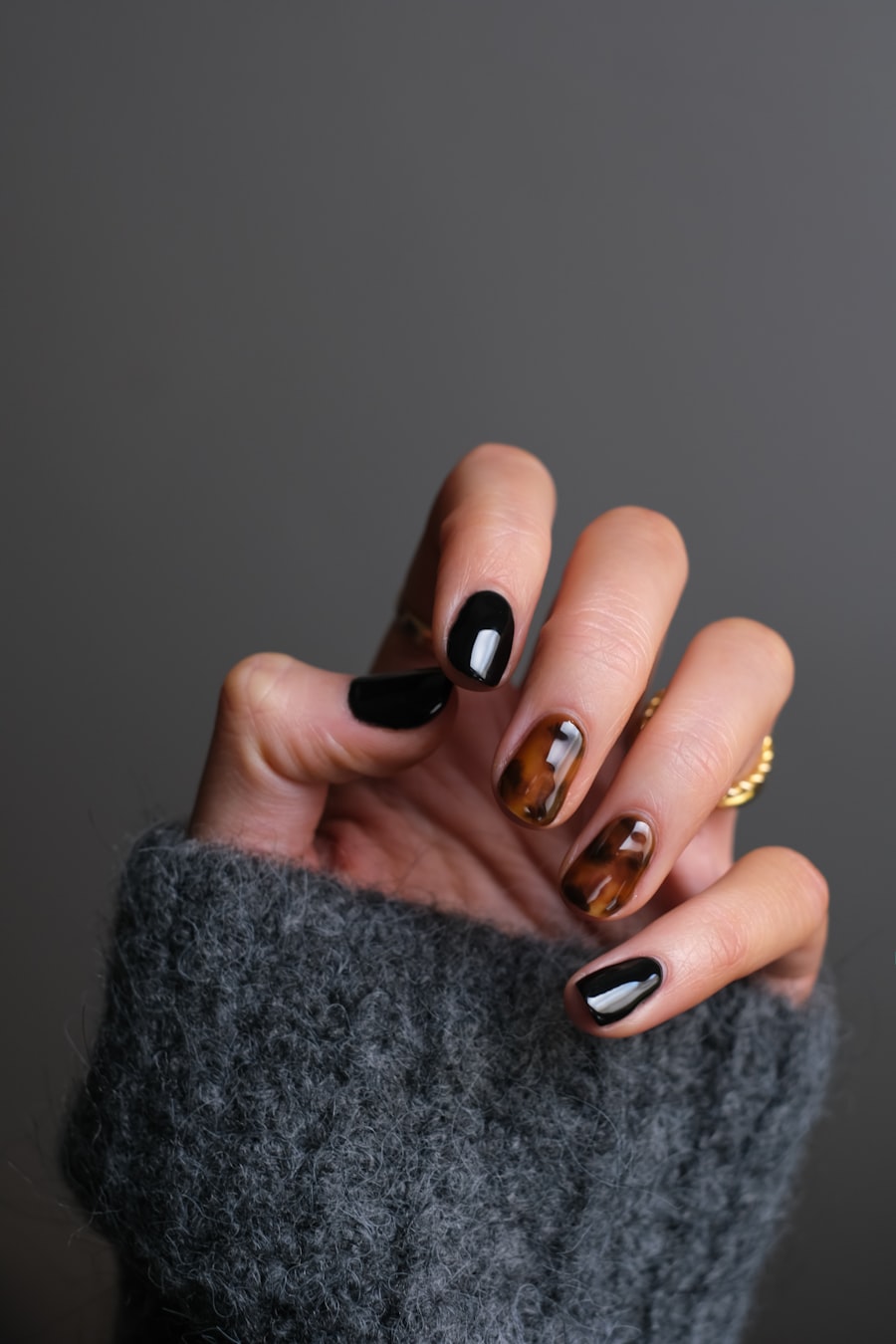 Dark manicure